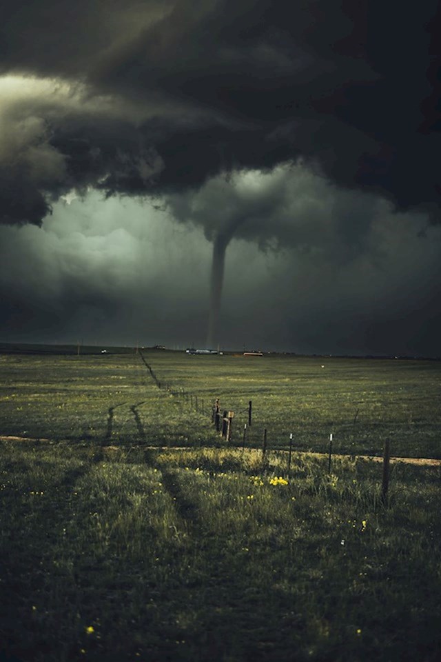 Ako gledate u tornado i izgleda kao da stoji na mjestu - to znači da ide ravno prema vama
