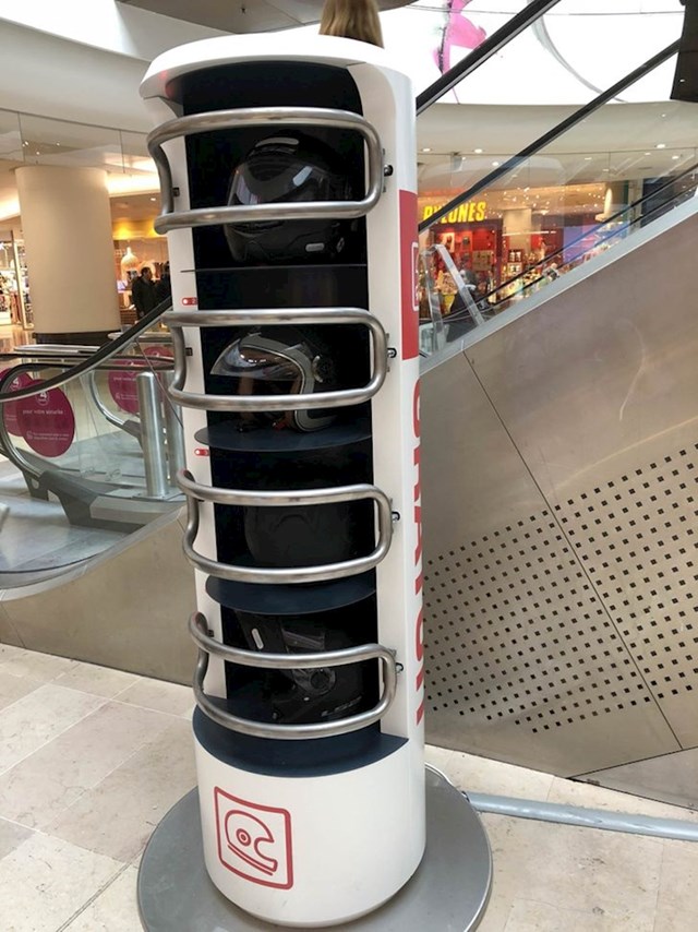 Shopping centar u Parizu ima mjesto gdje možete odložiti i zaključati svoju kacigu