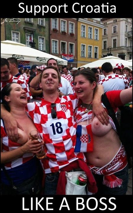 Razularene Hrvatice na Euru: Drpaj sisu trobojnicu