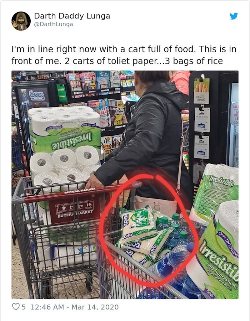 Dvoja kolica puna wc papira, a samo 3 paketića riže...