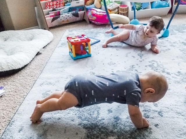 Vidio je mamu kako vježba i sam se odvažio