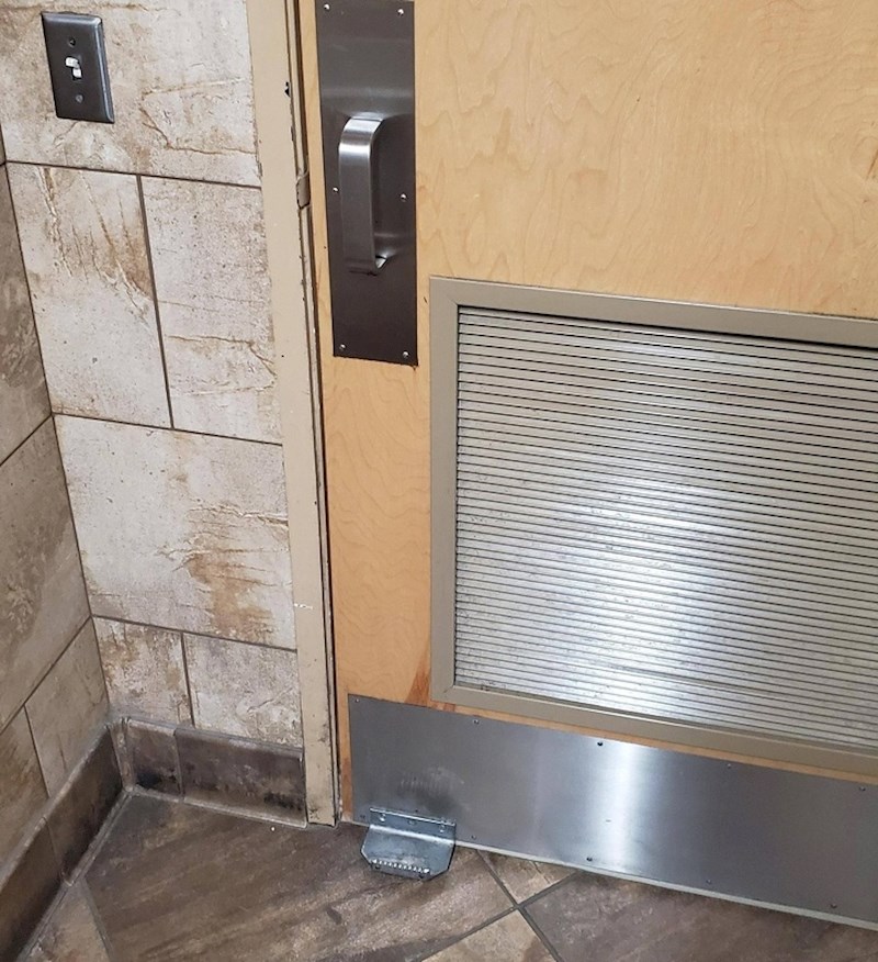 Vrata koja se mogu otvoriti nogom