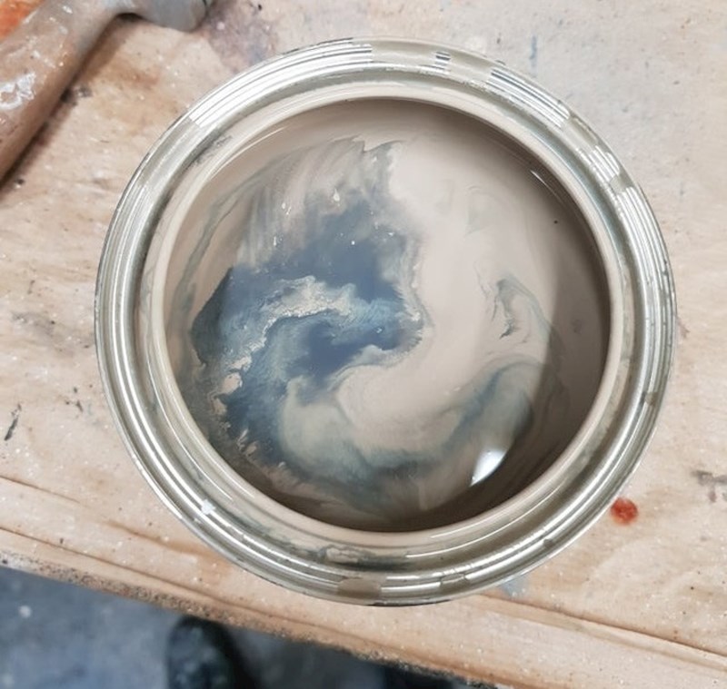 Boja u ovoj limenci izgleda kao mačka