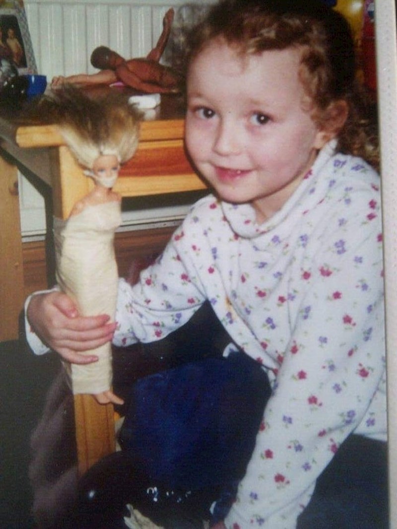 "Sve je ok, to sam samo ja koja sam otela vlastitu Barbie...ovo je 96. ili 97. godina"