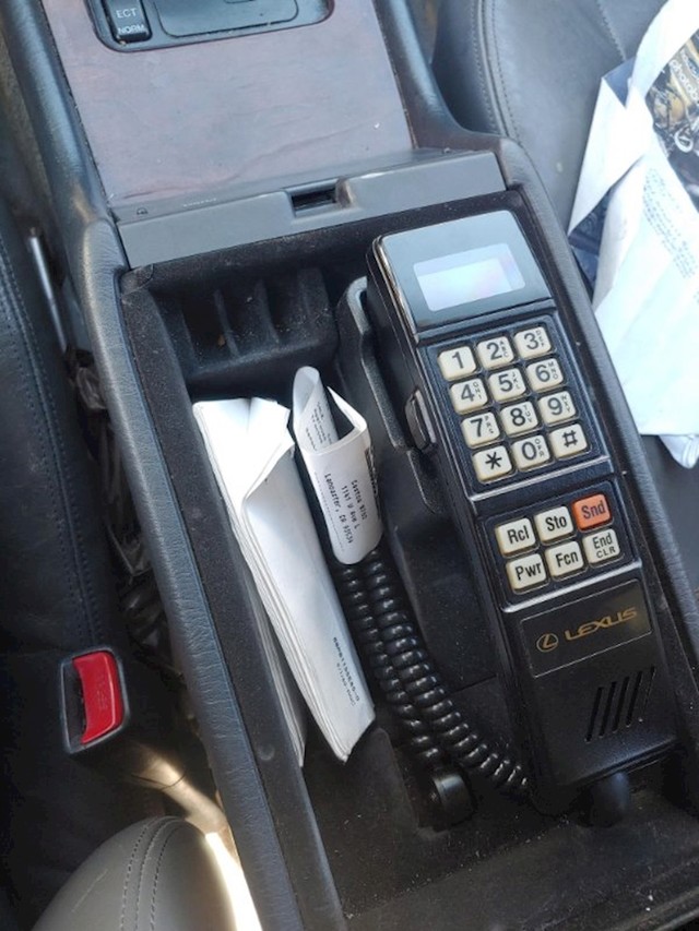 "Lexus mog djeda. Imao je ugrađen telefon"