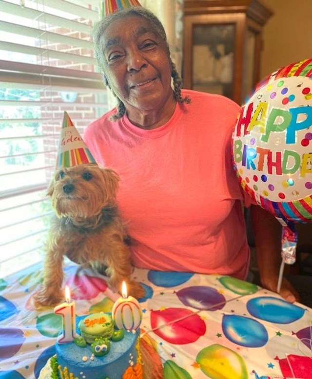 "Moja baka je priredila svom psu proslavu povodom njegovog 10. rođendana"