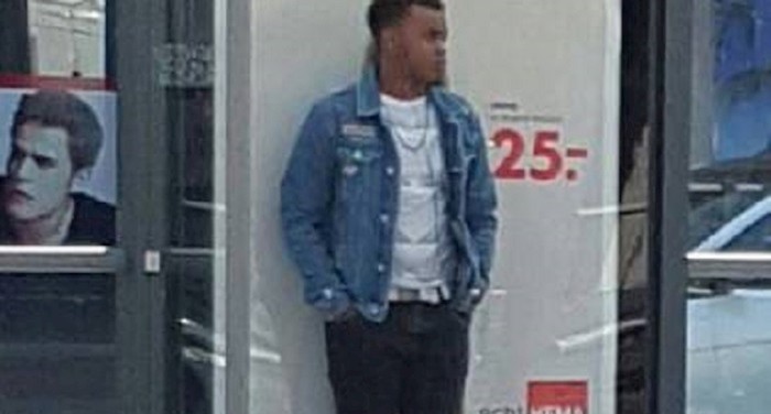 Lik je čekao autobus, nije mu bilo jasno zašto mu se svi smiju