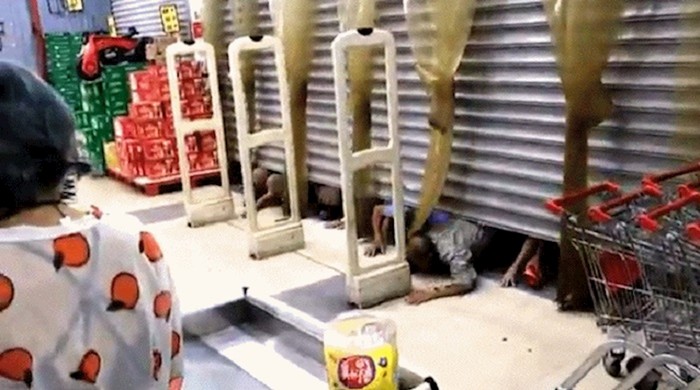 Ovo je bolesno - pogledajte kupce kada je dućan otvorio vrata na dan rasprodaje