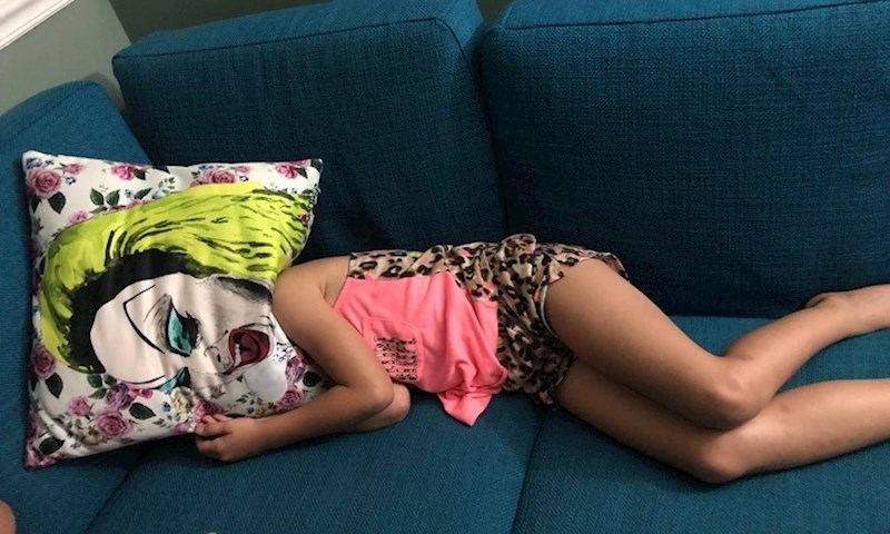 Vrištala je i prekrila glavu prigodnim jastukom