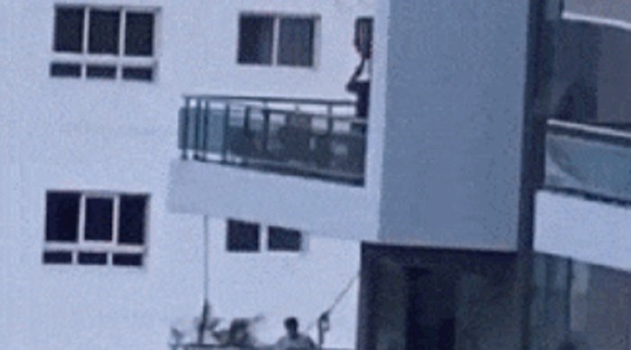 Ljudi iz susjedne zgrade nisu mogli vjerovati što se događa na ovom balkonu