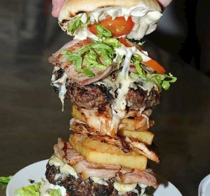 "Naručila sam nešto što se zvalo Titanic burger i dobila ovo..."