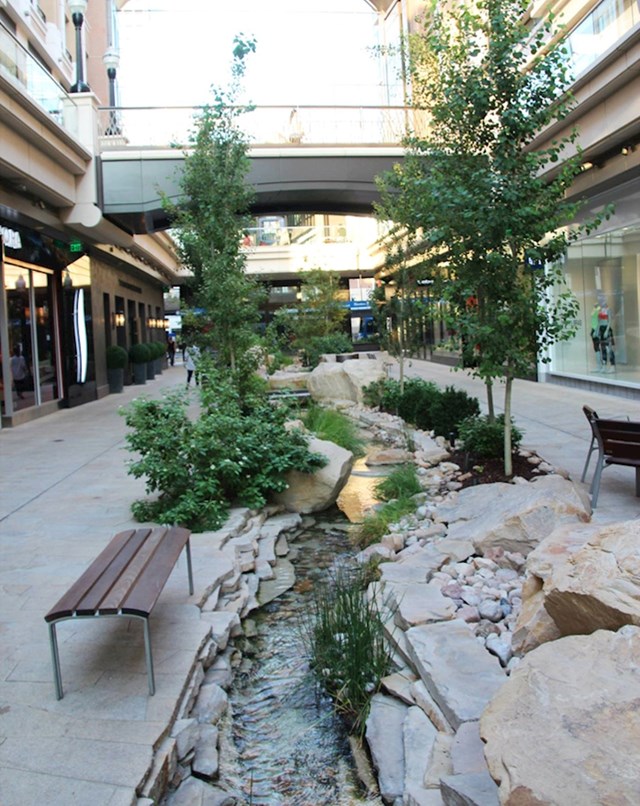 U Salt Lake City-u trgovački centar je sagrađen na potoku