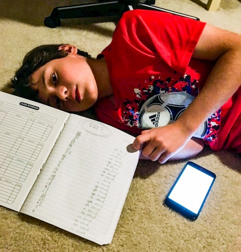 Uči Korejski jer je u školu došla nova curica iz Koreje