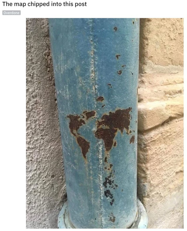 Karta svijeta nacrtana na stupu