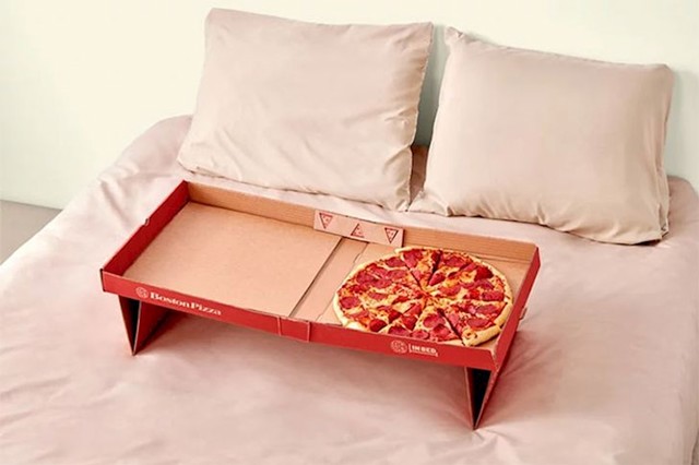 Kutija za pizzu koja se može oblikovati u stolić
