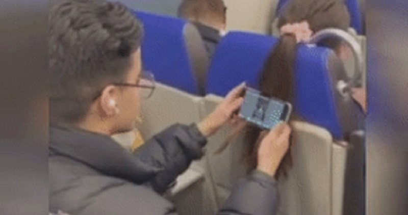 Tip je našao jednostavan i genijalan način kako gledati film na mobitelu u avionu
