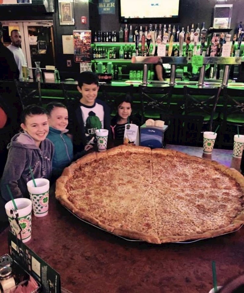 "Našao sam staru sliku sebe i prijatelja kraj ogromne pizze"