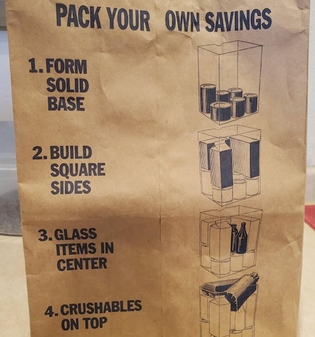 Papirnata vrećica koja preporučuje kako poslagati predmete kupljenje u dućanu