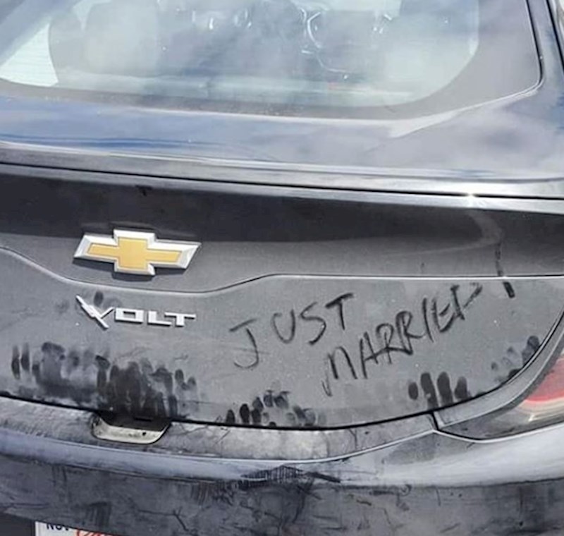 Kad zaboraviš naručiti dekoracije za auto...i oprati auto...