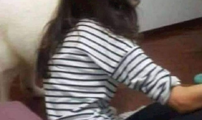 Mama se prilično uplašila kada je ugledala svoju kćer na kauču