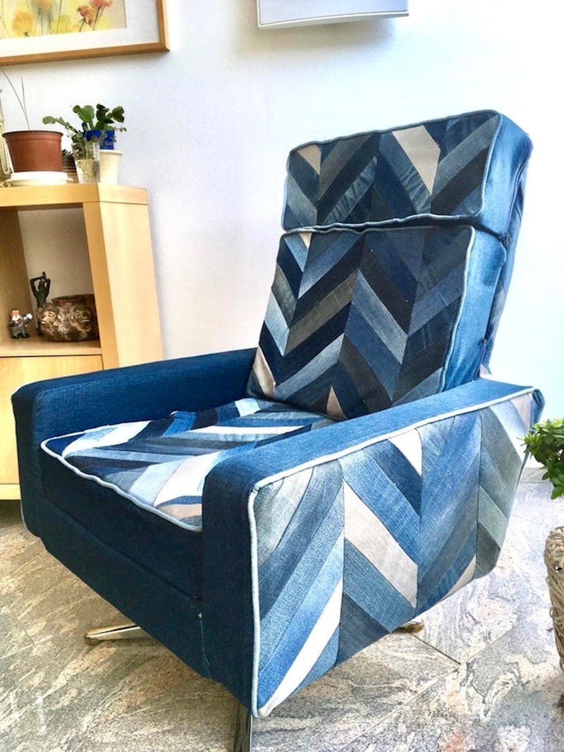 "Fotelja je imala rupe, pa sam ju zakrpao s nekoliko različitih traperica"