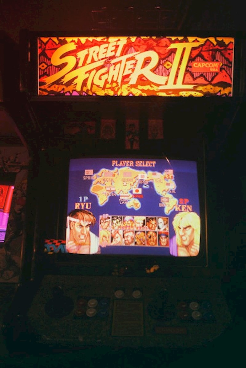 Aparati s igrama. Bili su najpopularniji osamdesetih, ali bili su sveprisutni i debelo u devedesetima