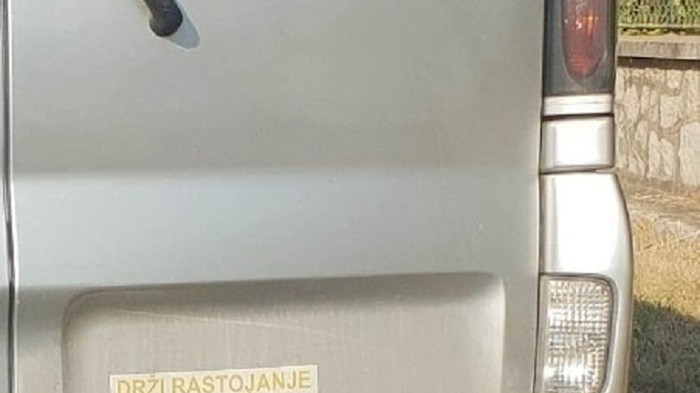 Ljudi su pukli od smijeha kada su vidjeli što ovom liku piše na vozilu