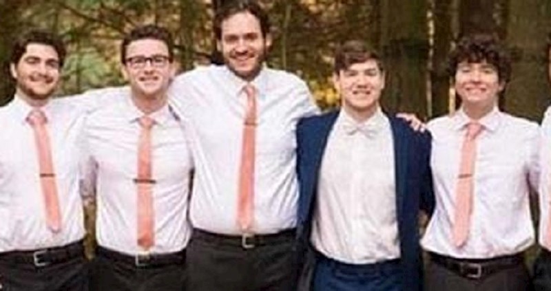 Brat mu je imao vjenčanje, a on nije mogao pronaći ukras za kravatu. Pogledajte što je upotrijebio u tu svrhu