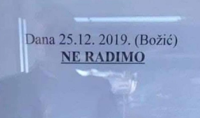 Vlasnik dućana obavijestio je kupce o radnom vremenu za vrijeme blagdana, zbog jednog smiješnog detalja ljudi su morali slikati obavijest