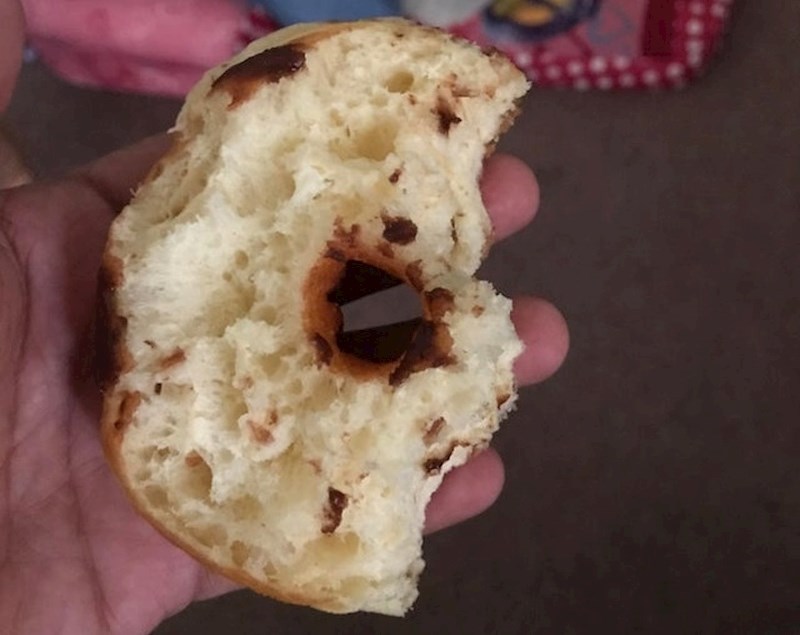 Kći kada ju je majka zamolila komad svoje krafne...