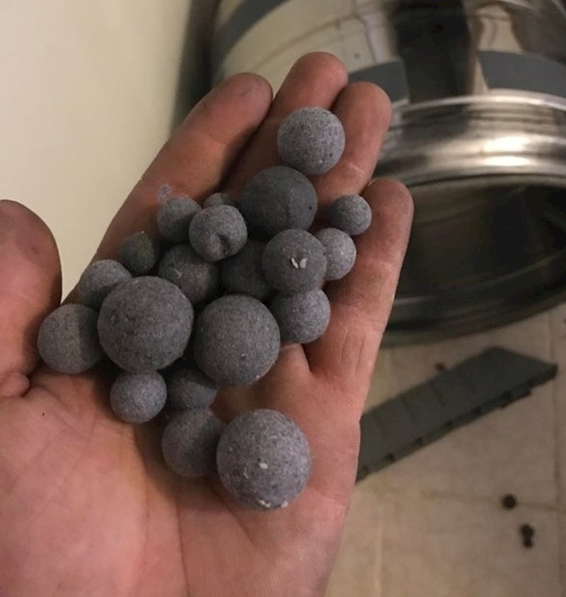 "Čistio sam sušilicu i pronašao ove kuglice..."