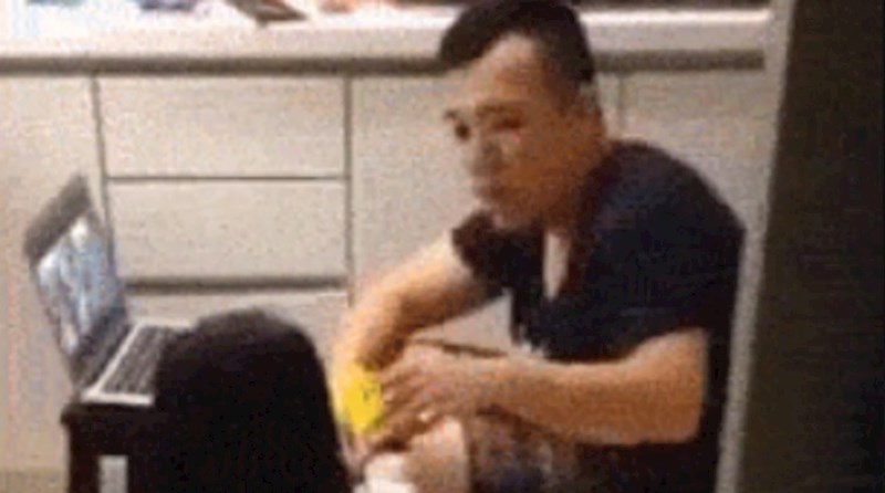 Djevojčica je tati donijela vode i on ju je popio, ali zgrozit ćete se kada vidite od kuda je ta voda