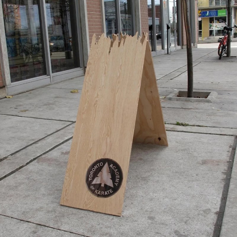 Znak karate akademije u Torontu