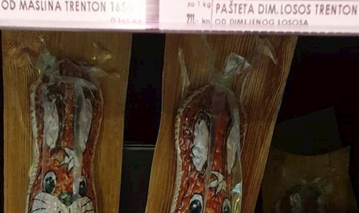 Kupci se nisu mogli načuditi što piše ispod ovog uskrsnog zeca, morali su ovo slikati