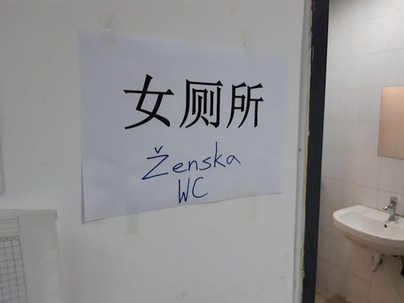 Svakako im se treba čestitati na znanju hrvatskog jezika, a ovakve male pogreške ćemo zanemariti :)