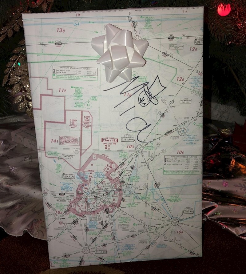 "Muž moje mame je pilot i sve poklone umata u stare mape koje su mu služile za letenje"