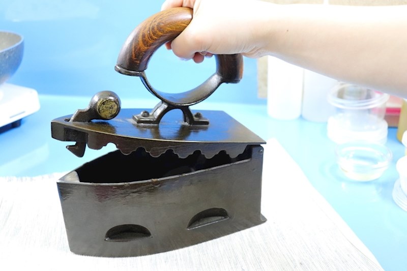 Glačalo staro 100 godina