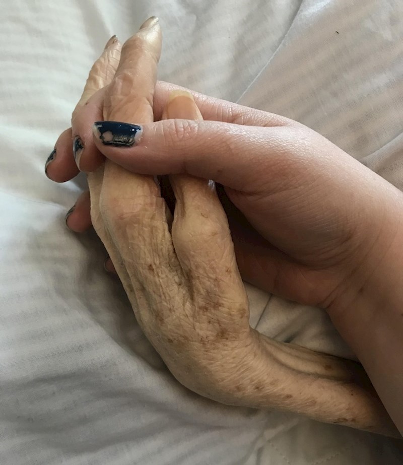 Ova žena provela je zadnji majčin dan sa svojom mamom