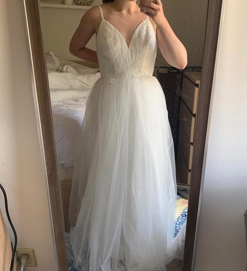 "Pronašla sam svoju haljinu za 70 dolara i zaljubljena sam. Treba ju samo malo prekrojiti"