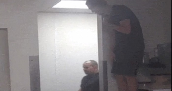 Toliko su ga uplašili da se upiškio od straha