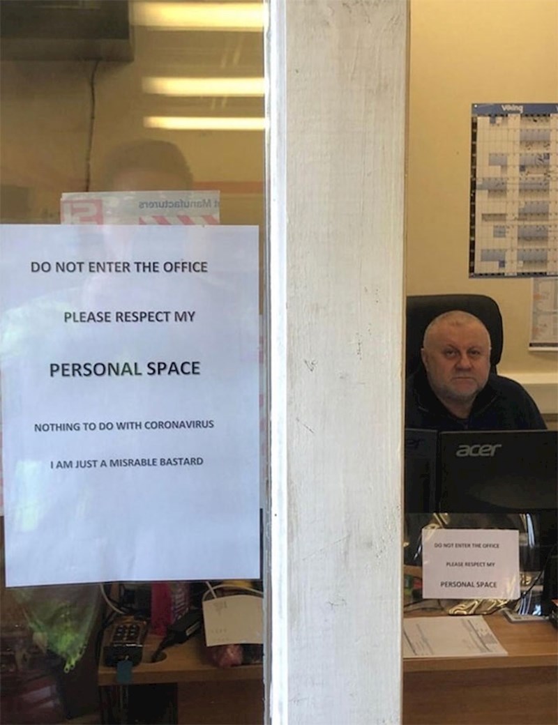 Ne ulazite u ured! Nije zbog koronavirusa, samo mi idete na živce!