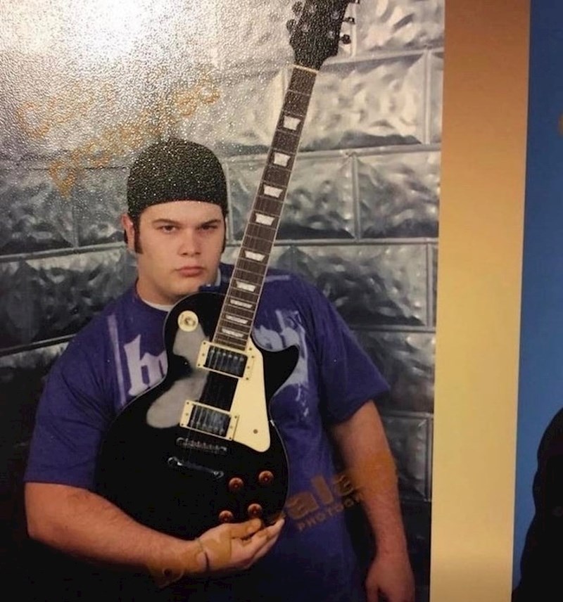 "Mislio sam da će fotografiranje u školi ispasti cool ako donesem svoju gitaru. Nije ispalo..."