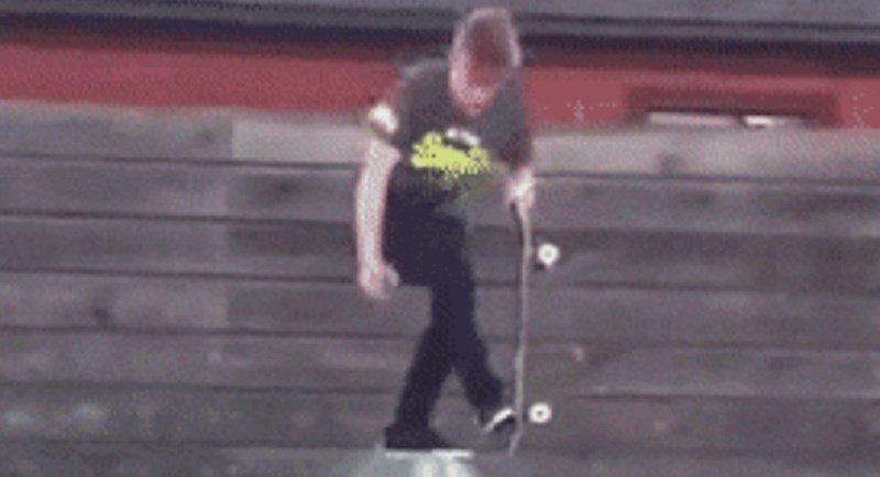 Ovo je bolno gledati - mladić je pokušavao izvesti trik sa skateom, to nije dobro završilo