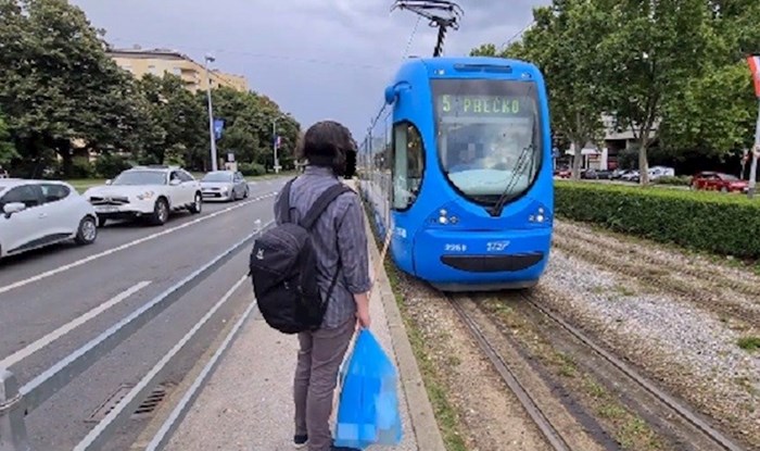 Ovaj lik je ušao u tramvaj s neobičnom maskom, svi su zurili u njega