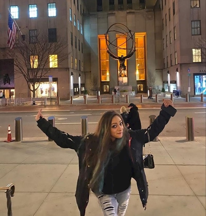 "Zamolila sam tetku da me uslika kao da držim svijet. Rekla je da je fotka ispala savršeno. Nisam provjerila kako izgleda dok nisam došla kući..."