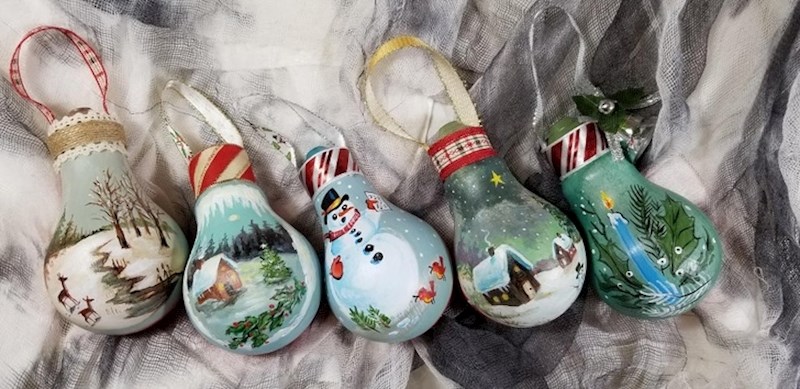 "Božićne ukrase sam izradila od starih žarulja"