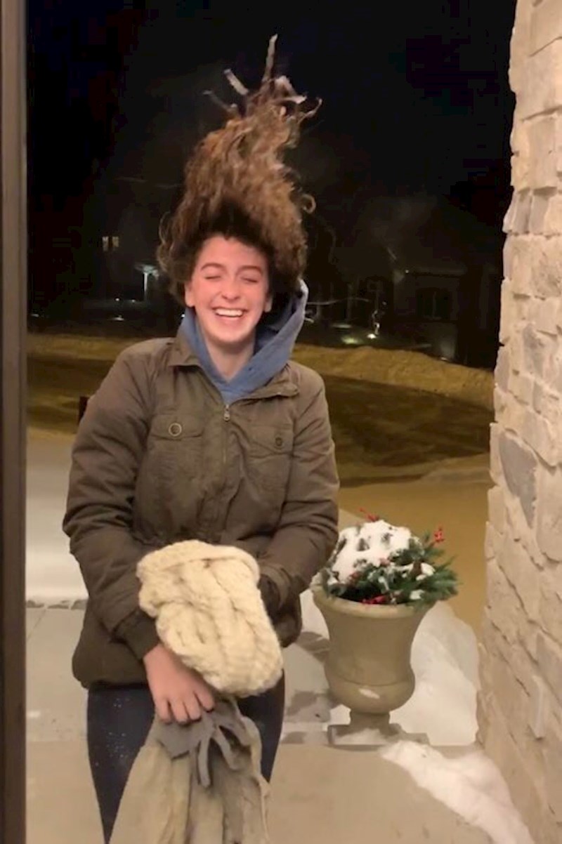 Kako to izgleda kada izađete sa mokrom kosom, a temperatura je ispod nule