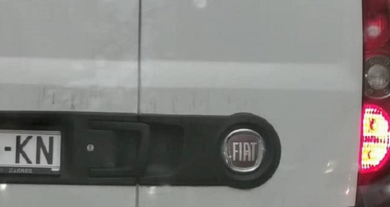 Ovom liku nadopisali su nešto na vozilo što je nasmijalo sve u prometu
