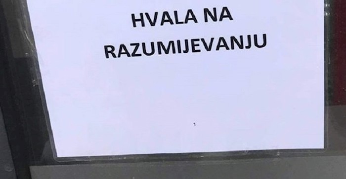 Kupce nasmijala molba ispred jednog dućana, jedva su ovo pročitali