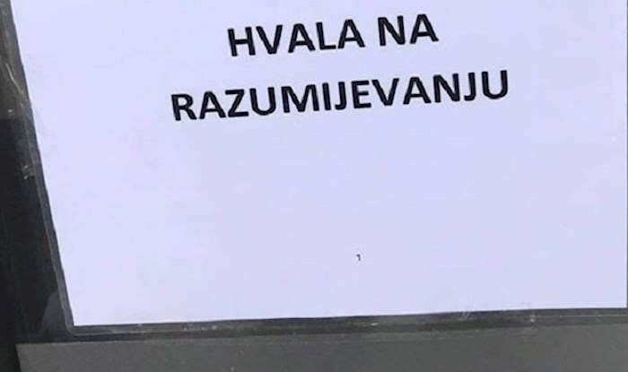 Kupce nasmijala molba ispred jednog dućana, jedva su ovo pročitali